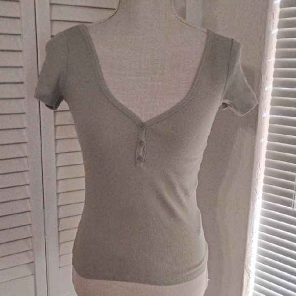 Hollister Tops - Hollister Olive Short Sleeve V-Neck Top